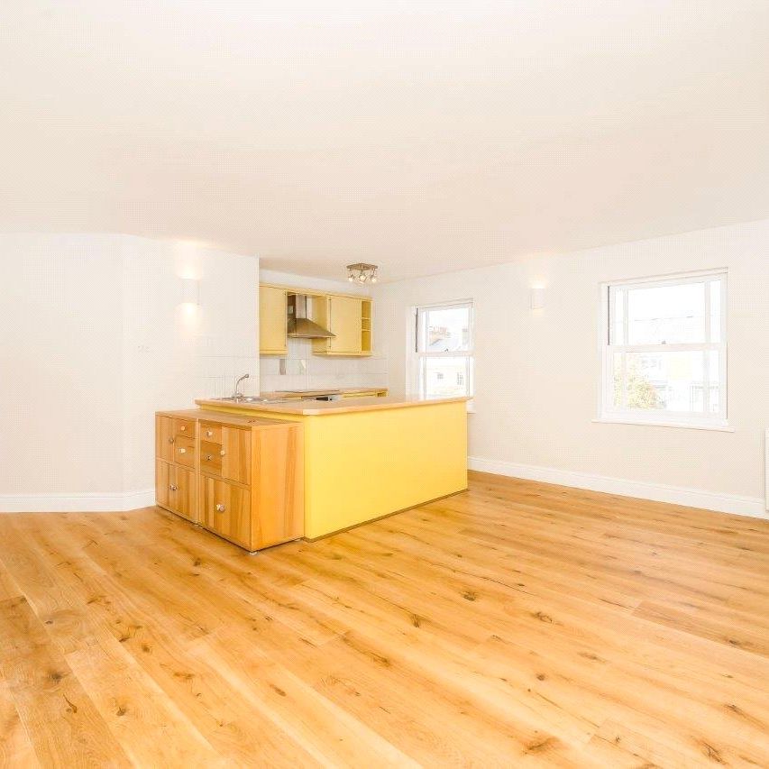 Hanover Place, E3 - Photo 1