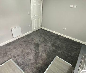 FLAT B, CROSS GREEN CRESCENT, LEEDS, LS9 0DD - Photo 1