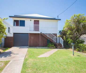 Three bedroom home in convenient location! - Photo 4