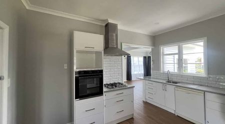 Three Bedrooms on Kings Drive - Photo 5