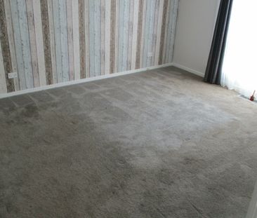 Available immediately - Photo 4