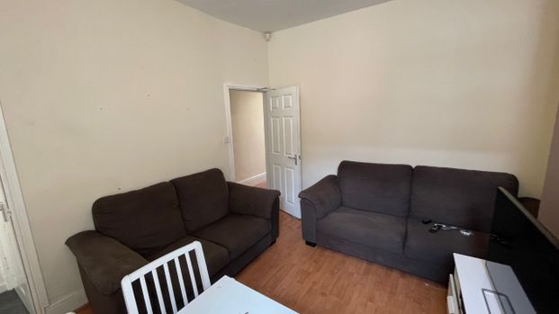 4 Bed Terraced House, Pembroke Street, M6 - Photo 1