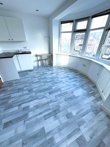 Studio to rent - Photo 2