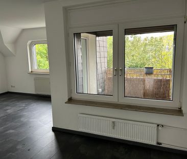 Große Dachgeschosswohnung mit tollem Ausblick - Photo 2