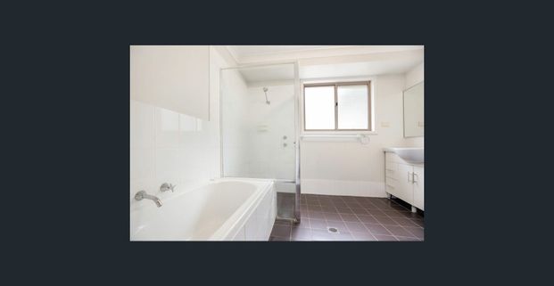 Spacious Four Bedroom Family Home in Glenmore Park - Photo 1