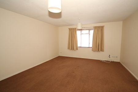 Oriental Road, Woking - Photo 2