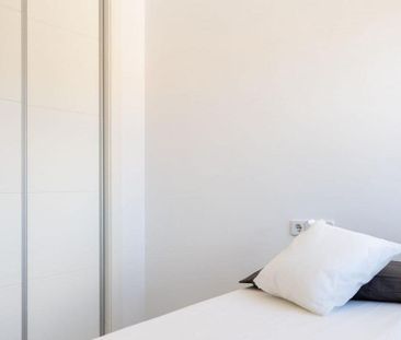 3 bedroom luxury penthouse for rent in Marbella Del Este, Spain - Photo 1