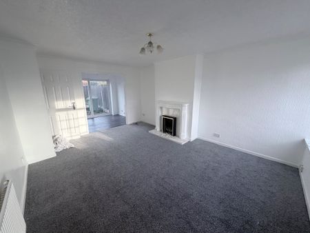 MollingtonCrescent, Shirley, SOLIHULL - Photo 3