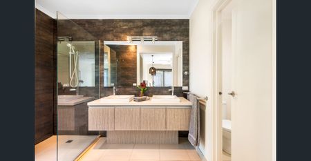 Superbly located 4 bedroom home in Lara. - Photo 2