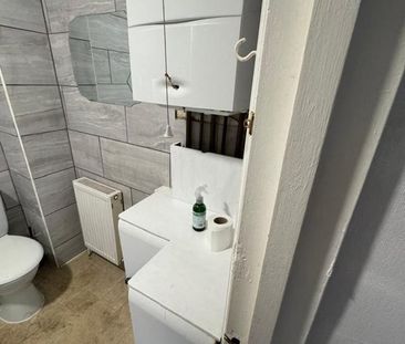 Room in a Shared House, Beulah Road, CR7 - Photo 1