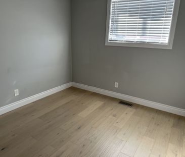 For Lease - 388 Parkwood Avenue Unit# Upstair Floor, Bradford West ... - Photo 5