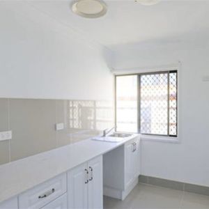 1 Bedroom Unit with All the Convenience at Doorstep. Rent includes Water - Photo 2