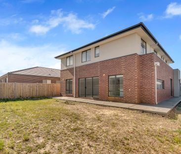 SPACIOUS, LIGHT & BRIGHT FAMILY HOME - Photo 5