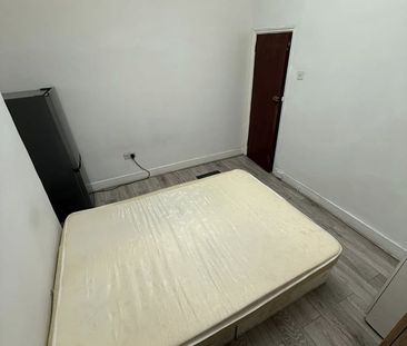 Room in a Shared Flat, Valnay Street, SW17 - Photo 2