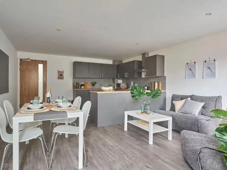 7 Bed Cluster En-suite – Premium - Photo 2