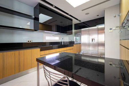 5 room luxury House for rent in Pozuelo de Alarcón, Autonomous Region of Madrid - Photo 3