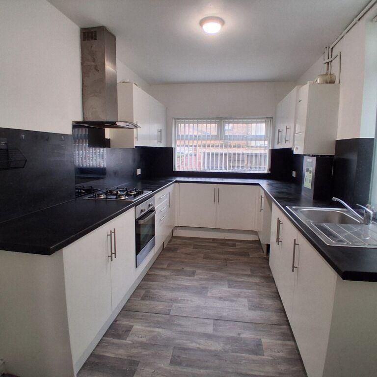 2 bedroom terraced house to rent - Photo 1