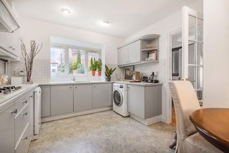 3 bedroom end of terrace house to rent - Photo 4