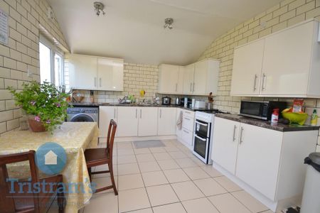 1 bedroom in a house share to rent - Photo 2