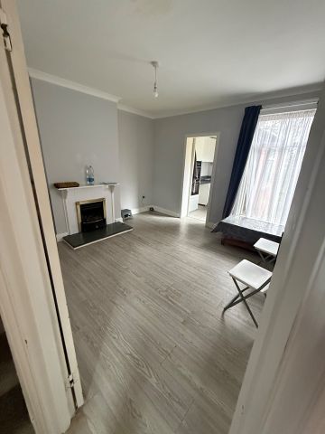 2 Bed Semi-Detached House, Sunridge Avenue, LU2 - Photo 3