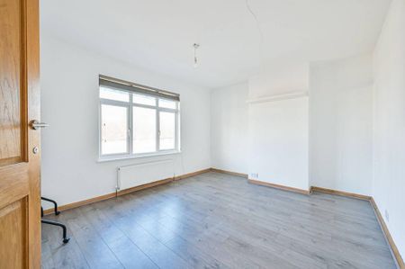 3 bedroom end of terrace house to rent - Photo 2