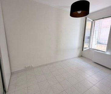 Location Appartement 2 pièces 64m² MAUGUIO 34130 - Photo 3