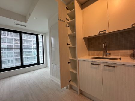 For Lease - 20 Soudan Avenue Unit# 2109, Toronto, Ontario - Photo 4