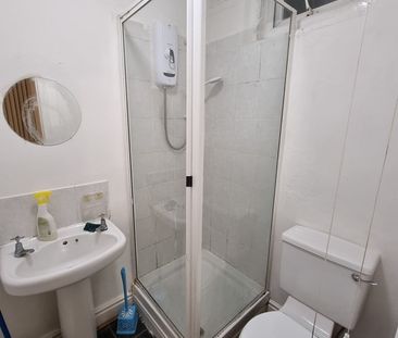 Studio Flat, Sheil Road, L6 - Photo 1