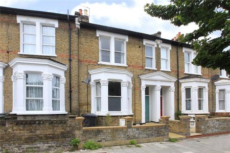 2 bedroom flat in Clapham - Photo 3