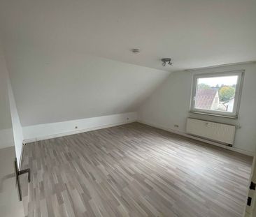 Große und bezugsfreie Dachgeschoss-Wohnung - Photo 2