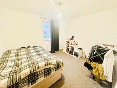 2 bedroom block of apartments to rent - Photo 2