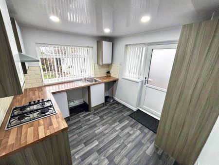 4 bedroom bungalow to rent - Photo 2