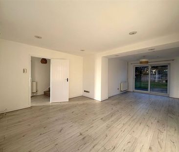 Hazel Road, Mytchett, Camberley, Surrey, GU16 - Photo 2