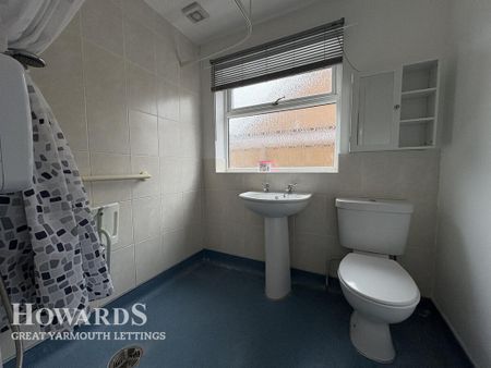 2 bedroom semi-detached bungalow to rent - Photo 2