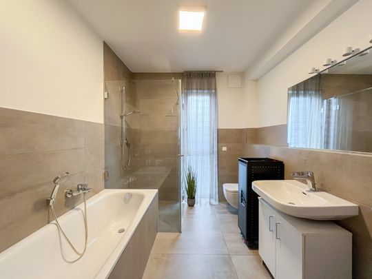 Moderne 3-Zimmer-Wohnung mit Aufzug, Fußbodenheizung & hellem Wohnbereich - Photo 1