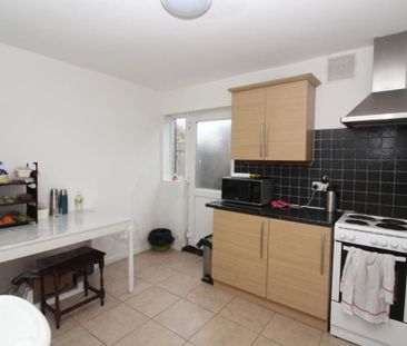 2 bedroom semi-detached house to rent - Photo 5