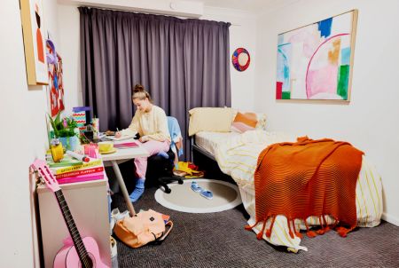 3 Bed Apartment - Photo 4