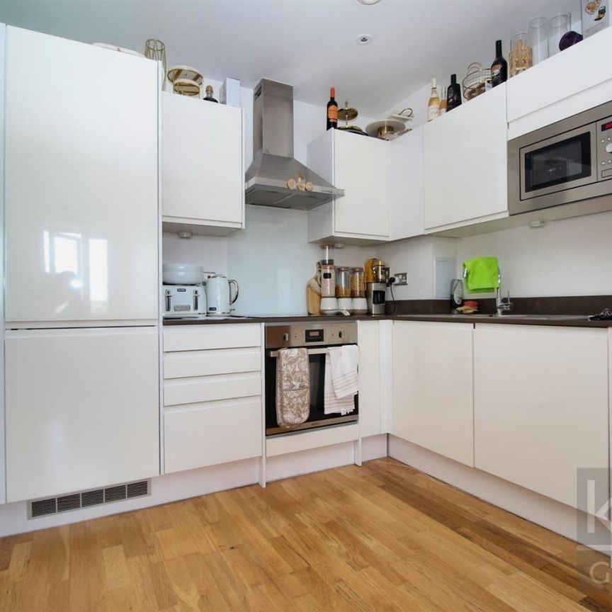 2 Bedroom Flat - Purpose Built To Let - Photo 1