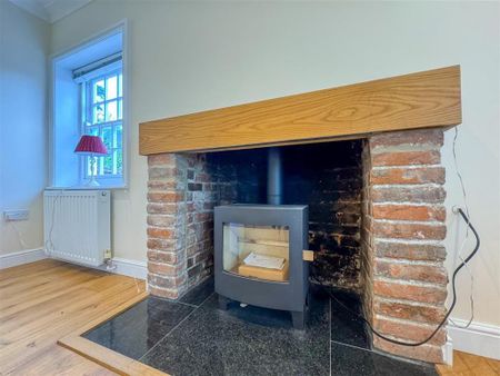 2 bedroom end of terrace house to rent - Photo 2