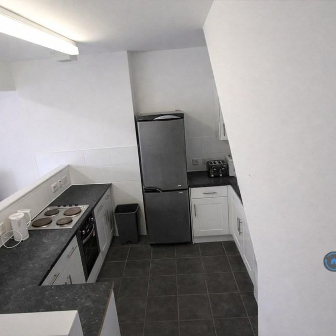 1 bedroom in a flat share to rent - Photo 1