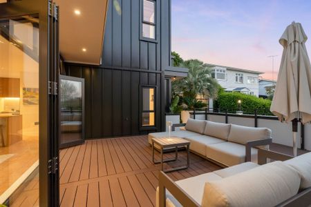 Immaculate Fully Furnished Executive Home - Photo 3