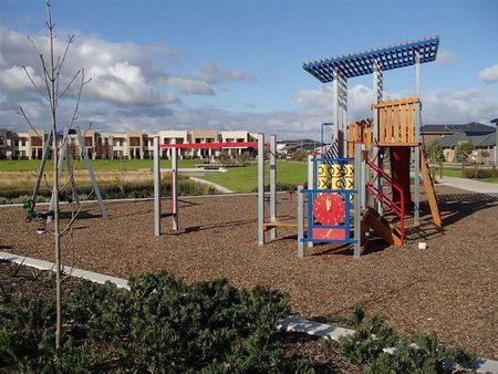 Captivating Family-Friendly Home - Photo 4