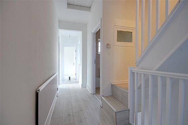 4 bedroom flat to rent - Photo 1