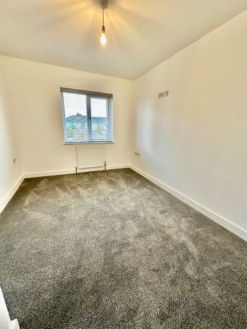 2 Bed Semi-Detached House, Alder Road, SO16 - Photo 3