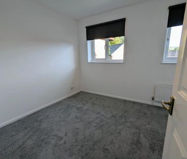 2 bedroom end of terrace house to rent - Photo 4