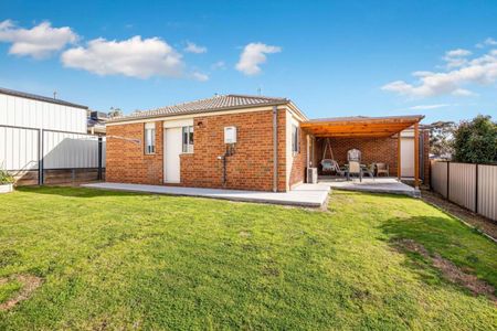 BEAUTIFUL FAMILY HOME - Photo 4