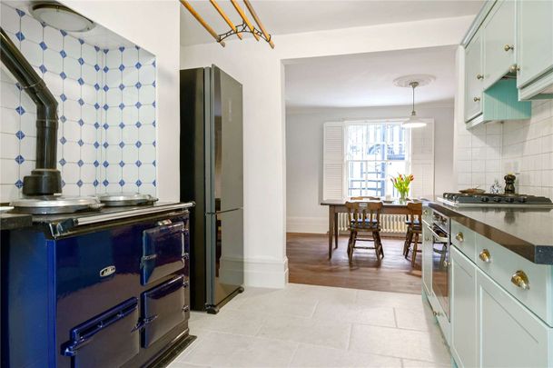 A beautiful home in a highly sought after Barnsbury road. - Photo 1