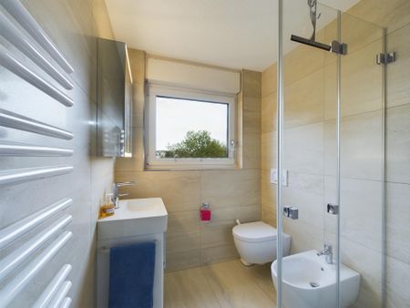 Gemütliches Wohnen mit Seesicht und sonnigem Balkon in steuergünsti... - Photo 3