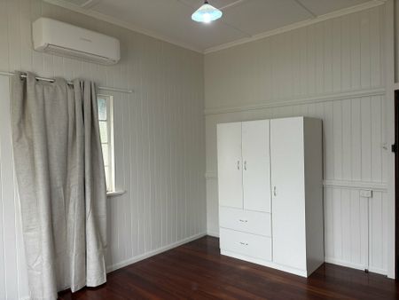 Fully fenced 4 Bedroom home with fireplace and A/C - Photo 3