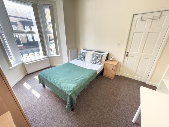 4 bedroom terraced house to rent - Photo 1